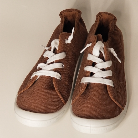 *NWT* Twisted Brand Shoes - Picture 2 of 9